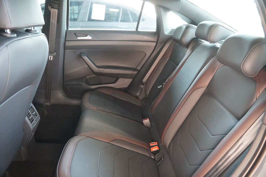 VIRTUS 1.0 200 TSI HIGHLINE AUTOMÁTICO9