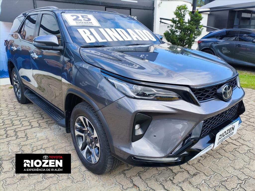 HILUX SW4 2.8 D-4D TURBO DIESEL SRX PLATINUM 7L 4X4 AUTOMÁTICO0