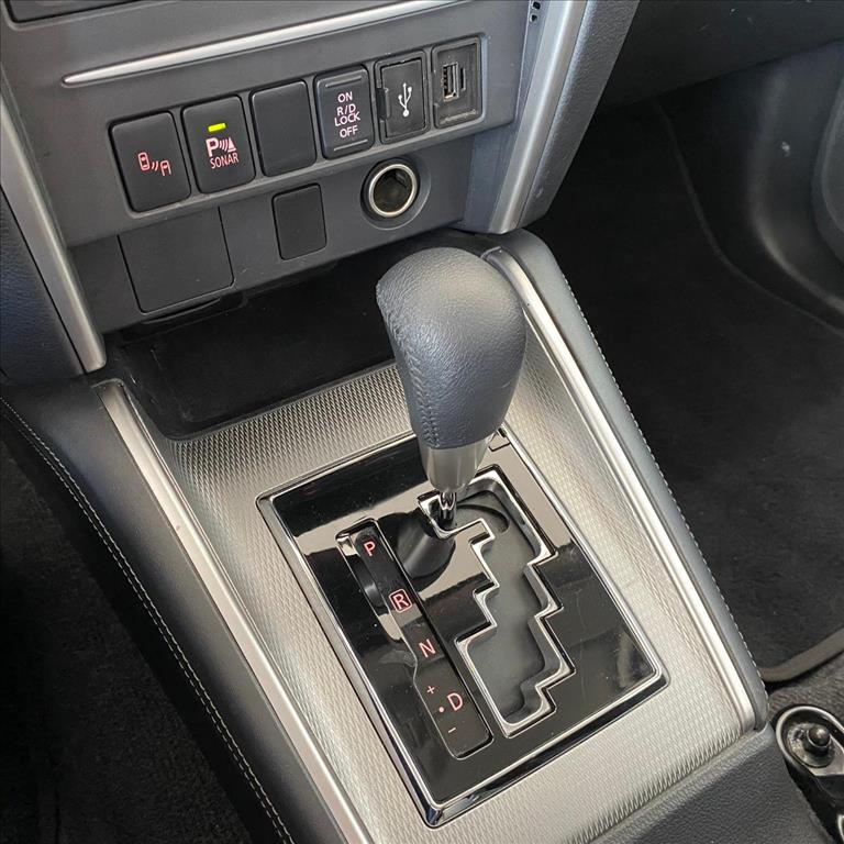 Mitsubishi-L200 TRITON-2.4 16V TURBO DIESEL SPORT HPE-S CD 4P 4X4 AUTOMÁTICO