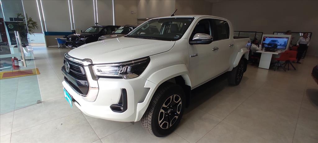 HILUX 2.8 D-4D TURBO DIESEL CD SRX 4X4 AUTOMÁTICO2