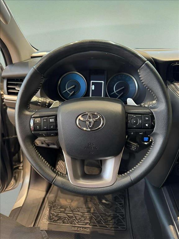HILUX SW4 2.8 D-4D TURBO DIESEL SRX 7L 4X4 AUTOMÁTICO8