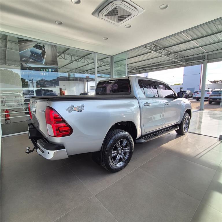 HILUX 2.8 D-4D TURBO DIESEL CD SR 4X4 AUTOMÁTICO3