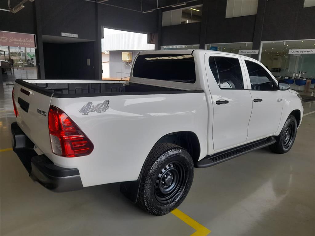 HILUX 2.8 D-4D TURBO DIESEL CD POWER PACK 4X4 MANUAL3