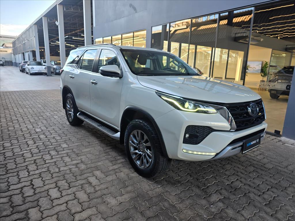 HILUX SW4 2.8 D-4D TURBO DIESEL SRX 4X4 AUTOMÁTICO