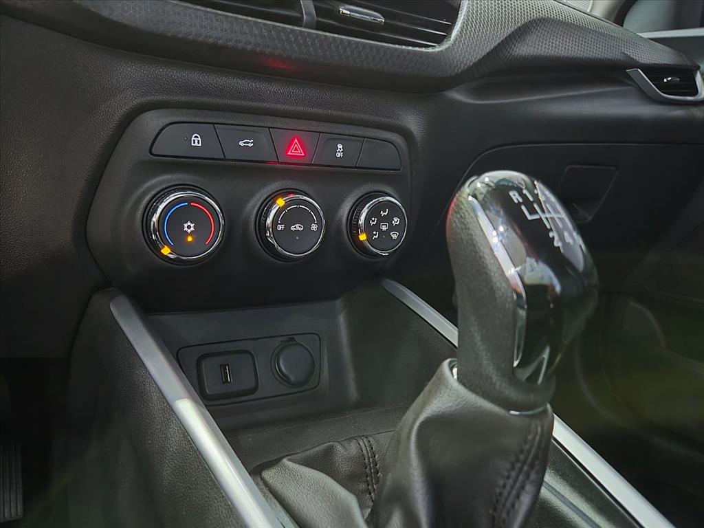 GM - Chevrolet-ONIX PLUS-1.0 FLEX LT MANUAL