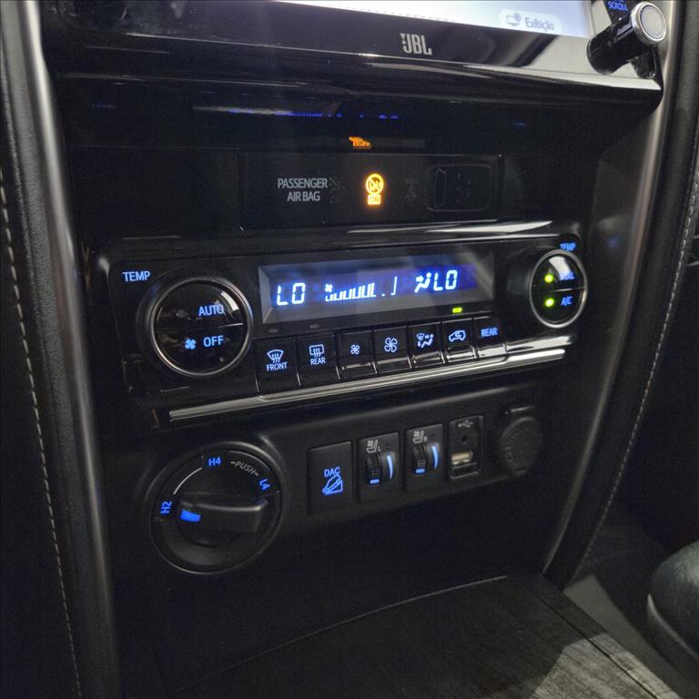 HILUX SW4 2.8 D-4D TURBO DIESEL SRX 7L 4X4 AUTOMÁTICO8