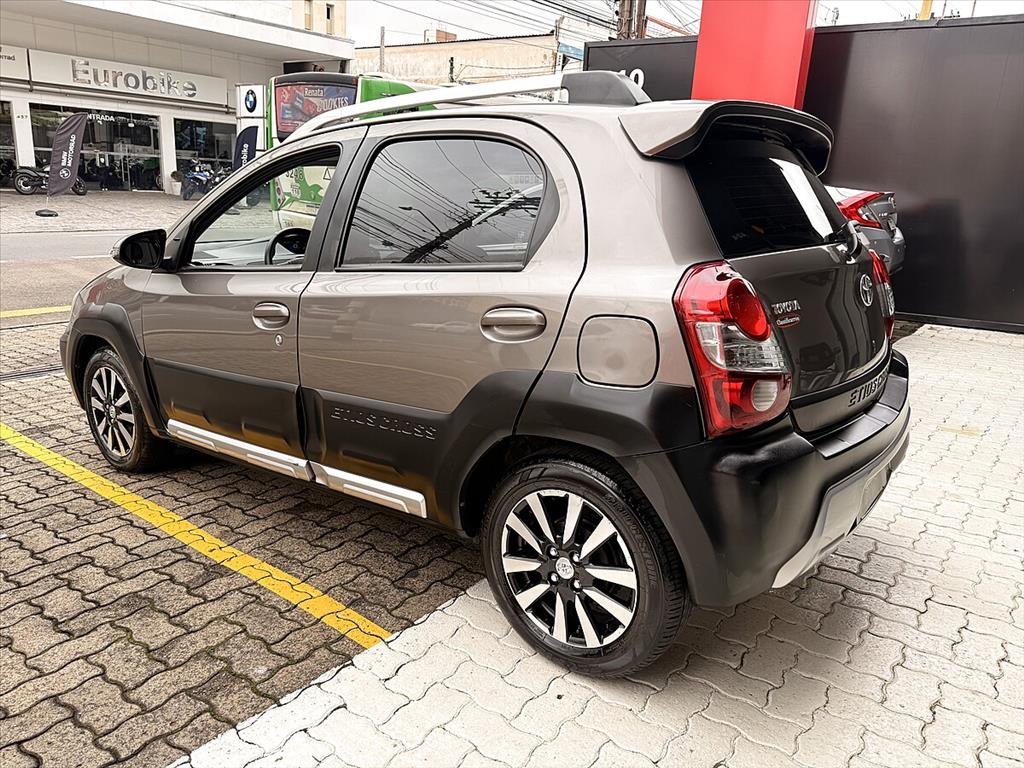 Toyota Etios Cross - 1.5 16V FLEX 4P AUTOMÁTICO