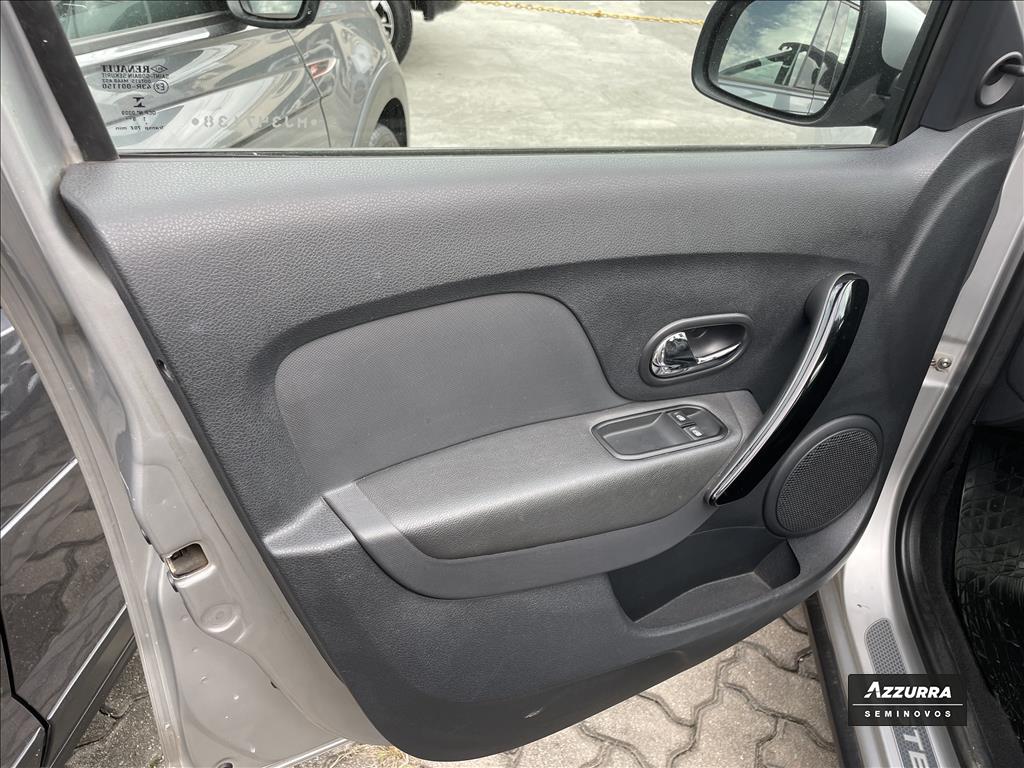 SANDERO 1.0 12V SCE FLEX ZEN MANUAL6