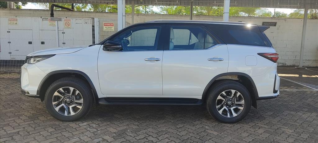 HILUX SW4 2.8 D-4D TURBO DIESEL DIAMOND 7L 4X4 AUTOMÁTICO18