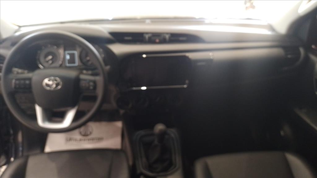 HILUX 2.8 D-4D TURBO DIESEL CD POWER PACK 4X4 MANUAL9