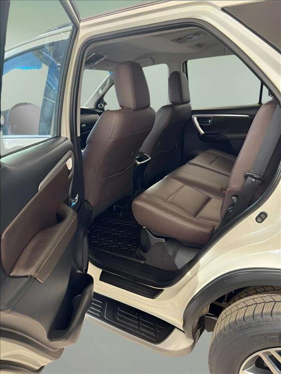 HILUX SW4 2.8 SRX 4X4 7 LUGARES 16V TURBO INTERCOOLER DIESEL 4P AUTOMÁTICO12