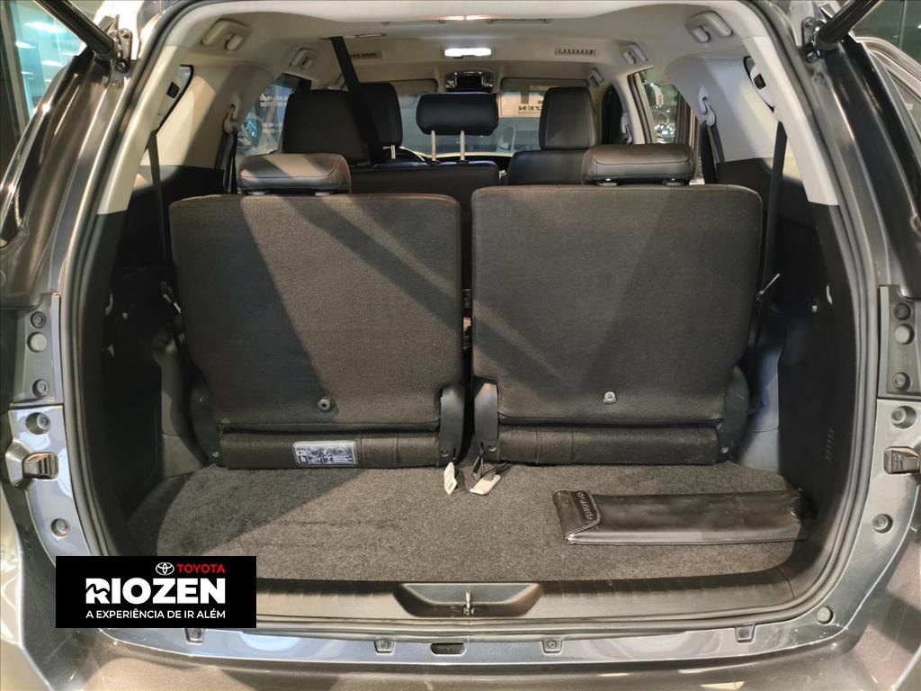 HILUX 2.8 D-4D TURBO DIESEL CD SRX 4X4 AUTOMÁTICO4
