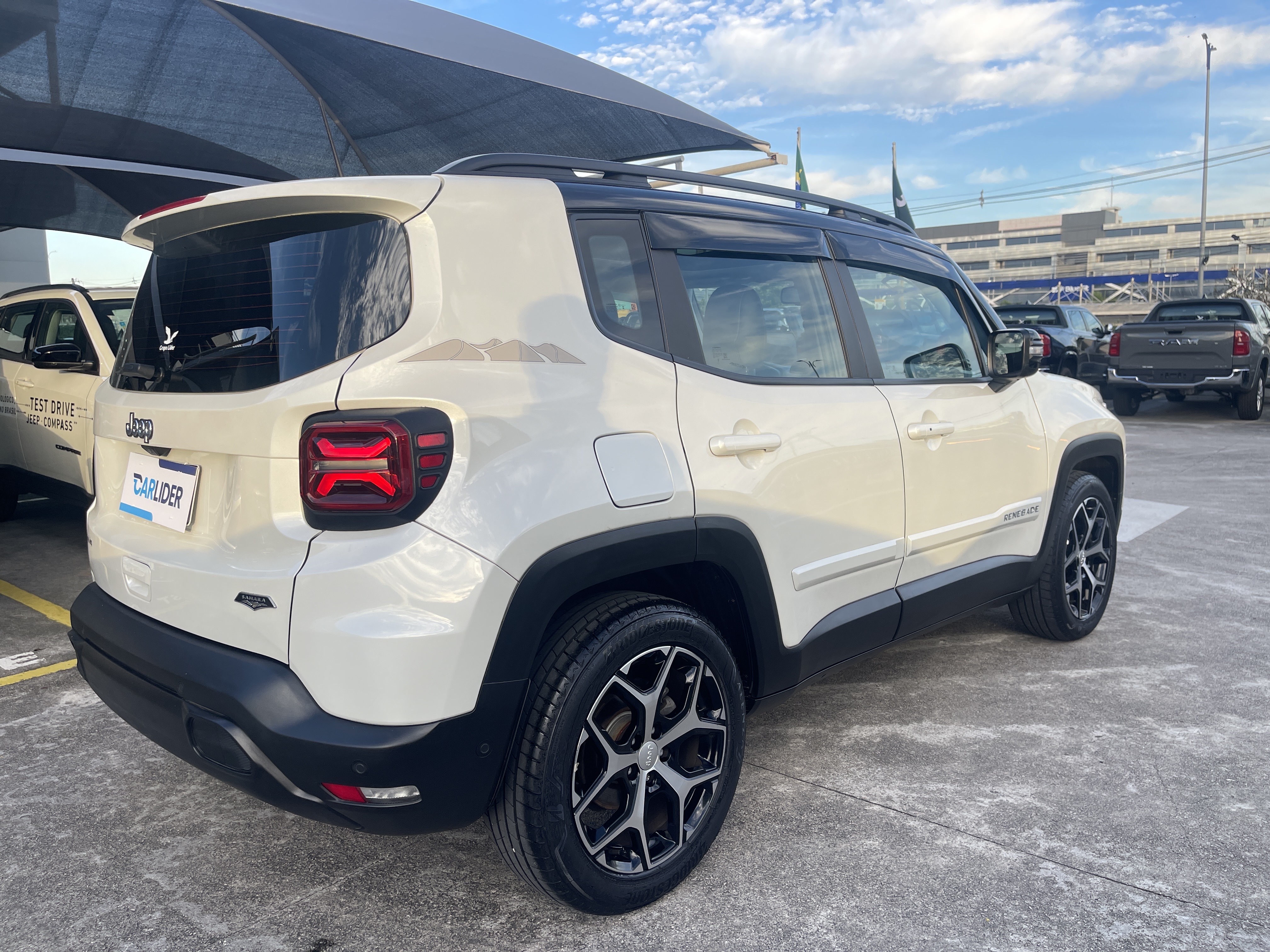 RENEGADE 1.3 T270 TURBO FLEX SAHARA AT64