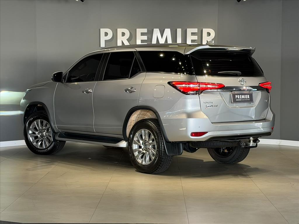 HILUX SW4 2.8 D-4D TURBO DIESEL SRX 7L 4X4 AUTOMÁTICO10