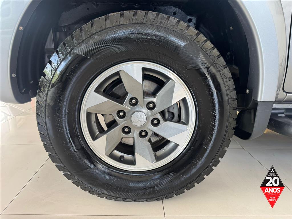 Mitsubishi-L200 TRITON-2.4 16V TURBO DIESEL SPORT HPE CD 4P 4X4 AUTOMÁTICO