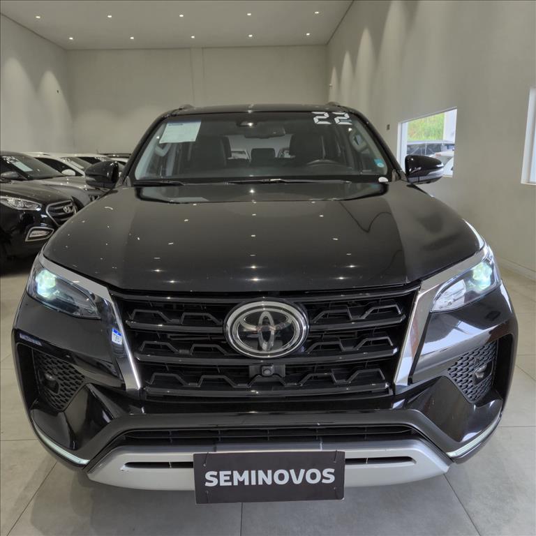 HILUX SW4 2.8 D-4D TURBO DIESEL SRX 7L 4X4 AUTOMÁTICO1