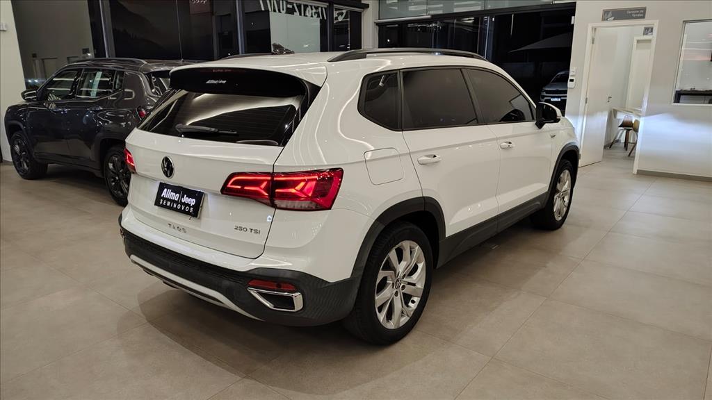 TAOS 1.4 250 TSI TOTAL FLEX COMFORTLINE AUTOMÁTICO1