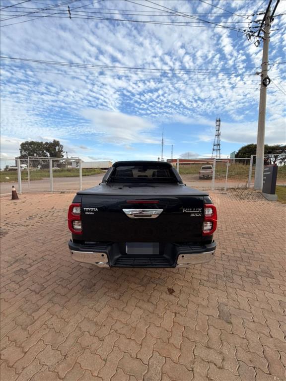 HILUX 2.8 D-4D TURBO DIESEL CD SRX 4X4 AUTOMÁTICO4