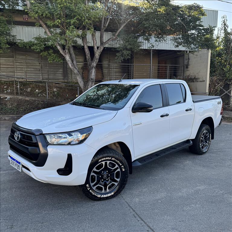 Toyota-HILUX-2.8 D-4D TURBO DIESEL CD POWER PACK 4X4 MANUAL