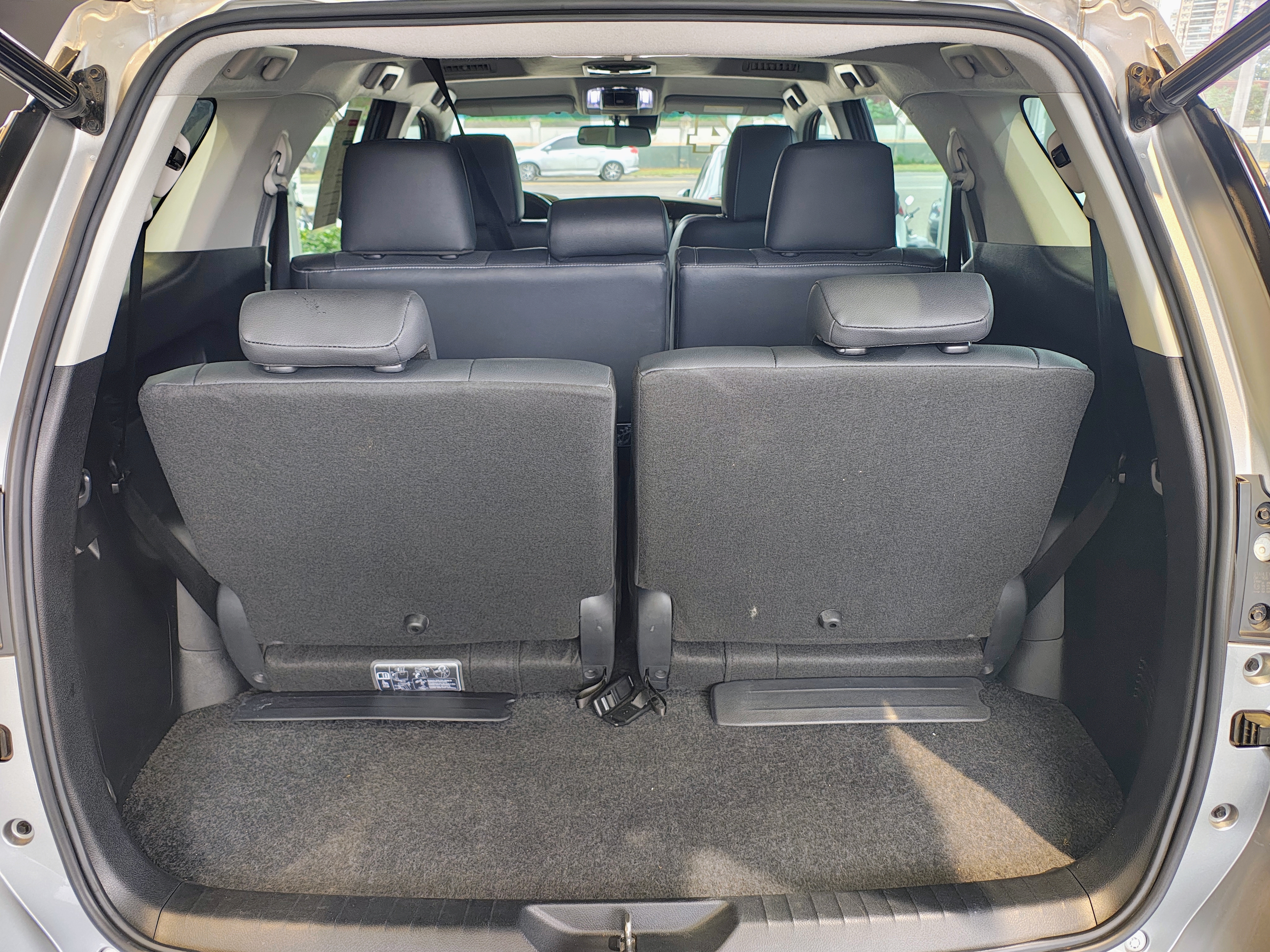 HILUX SW4 2.8 D-4D TURBO DIESEL SRX PLATINUM 7L 4X4 AUTOMÁTICO7