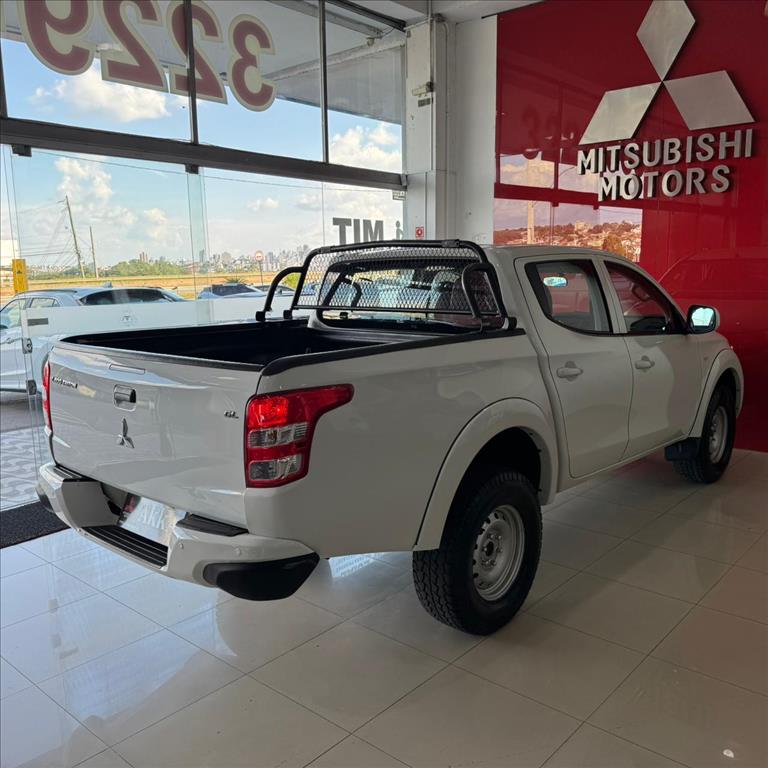 Mitsubishi-L200 TRITON-2.4 16V TURBO DIESEL GL CD 4X4 MANUAL