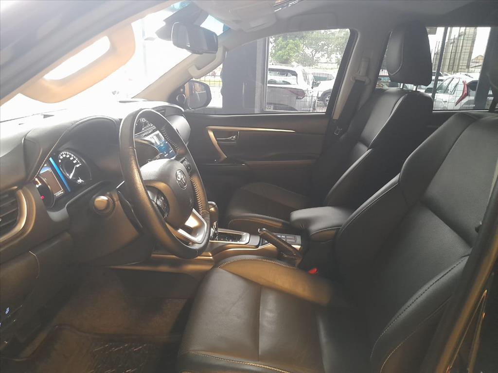 HILUX 2.8 D-4D TURBO DIESEL CD SRX 4X4 AUTOMÁTICO9