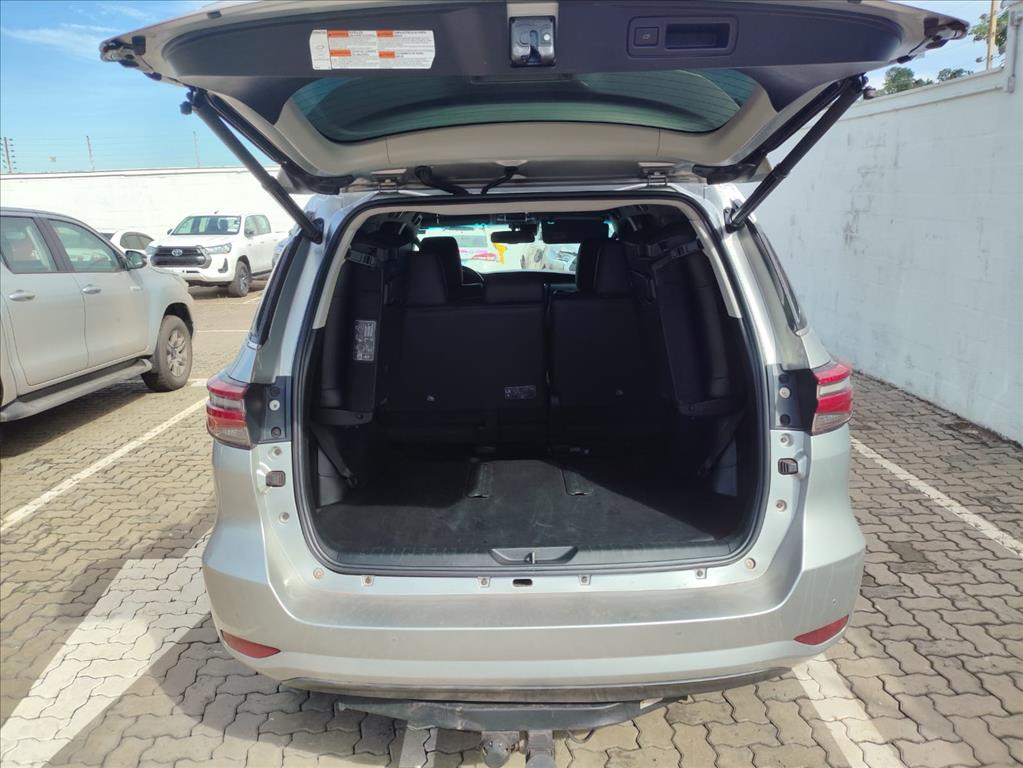 HILUX 2.8 D-4D TURBO DIESEL CD SRX 4X4 AUTOMÁTICO5