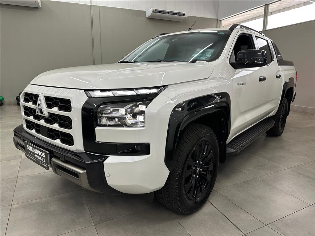 TRITON 2.4 BITURBO DIESEL CD KATANA 4X4 AUTOMÁTICO3