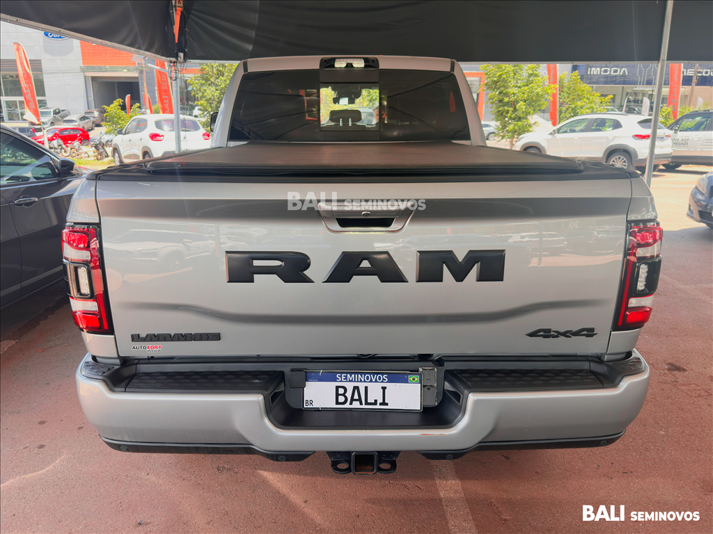 3500 6.7 I6 TURBO DIESEL LARAMIE NIGHT EDITION CD 4X4  AUTOMÁTICO4
