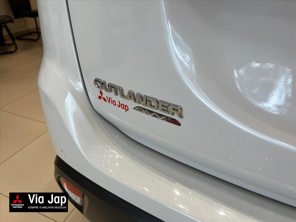Mitsubishi-OUTLANDER-3.0 MIVEC V6 GASOLINA HPE-S AWD AUTOMÁTICO