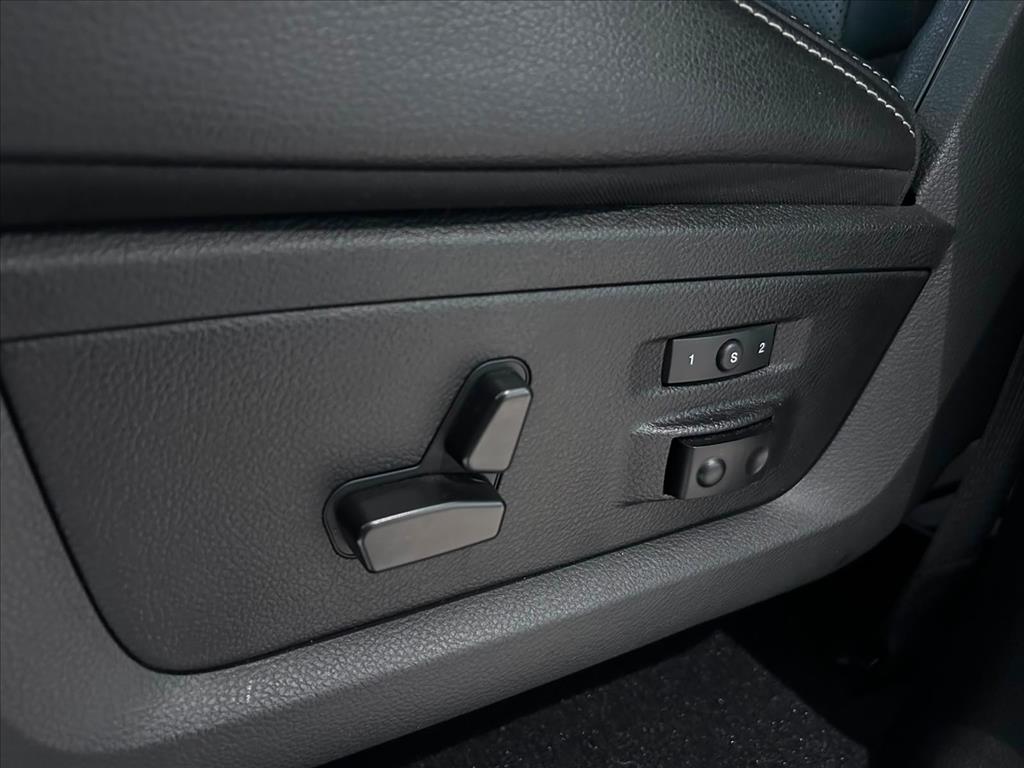 CLASSIC 5.7 V8 GASOLINA LARAMIE NIGHT EDITION CD 4X4 AUTOMÁTICO3