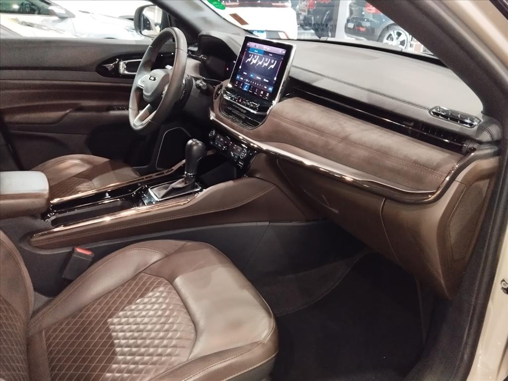 COMMANDER 1.3 T270 TURBO FLEX OVERLAND AT67