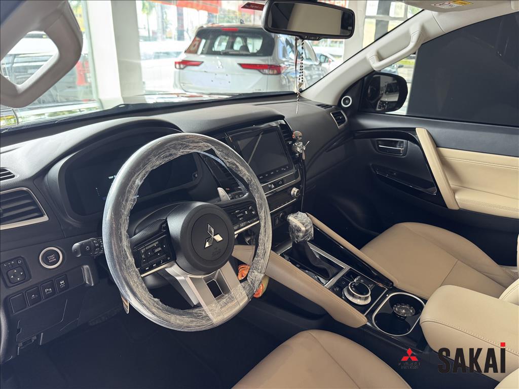 Mitsubishi-PAJERO SPORT-2.4 16V MIVEC TURBO DIESEL LEGEND AWD AUTOMÁTICO