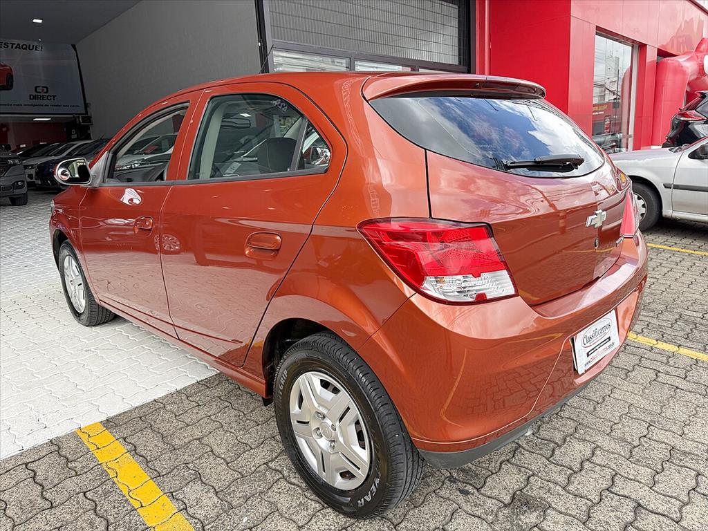 Chevrolet Onix - 1.0 MPFI LT 8V FLEX 4P MANUAL