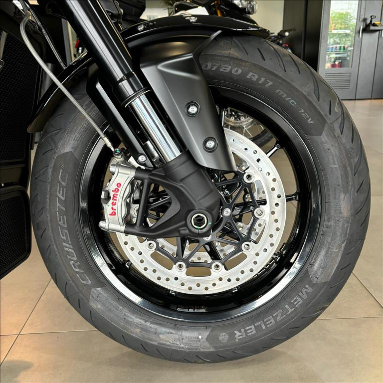 TRIUMPH-ROCKET-III STORM R