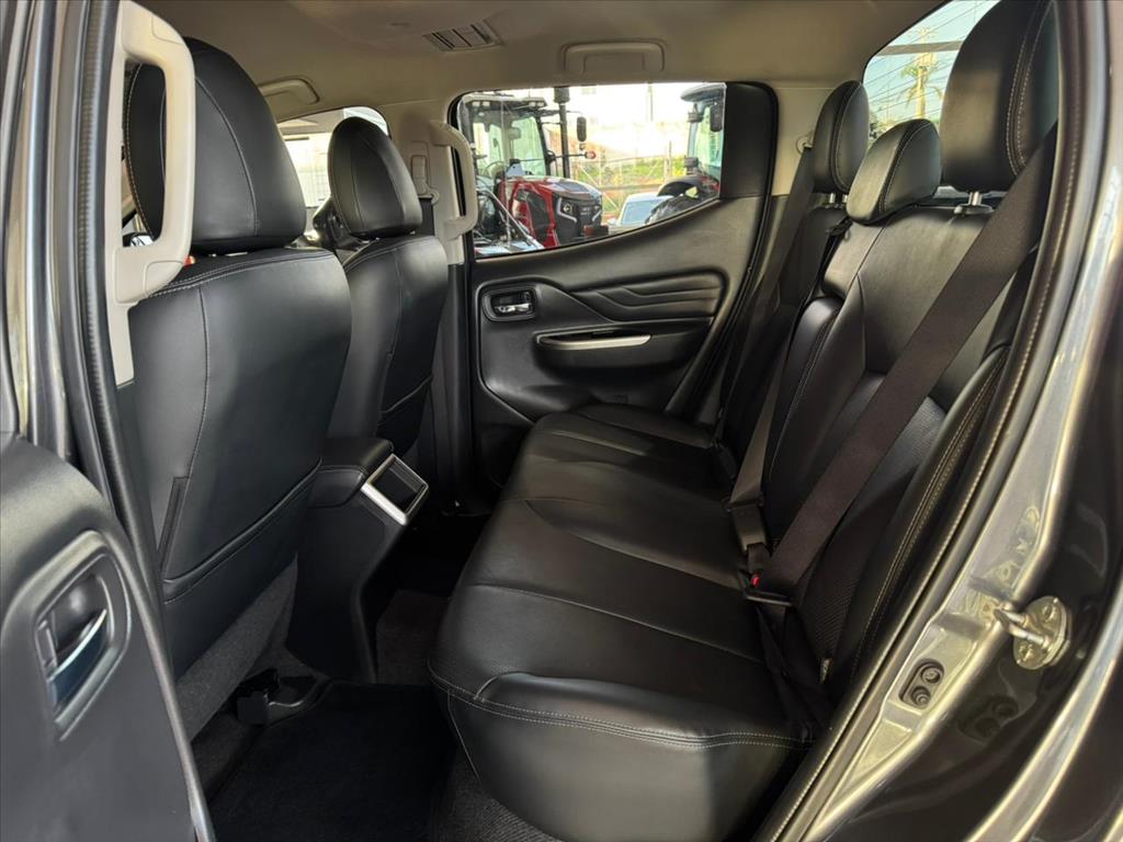 Mitsubishi-L200 TRITON-2.4 16V TURBO DIESEL SPORT HPE-S CD 4P 4X4 AUTOMÁTICO