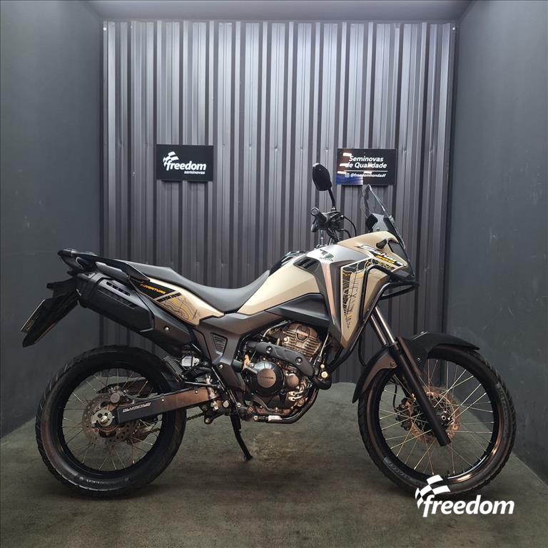 Moto HONDA do modelo SAHARA XRE 300 2024/2024