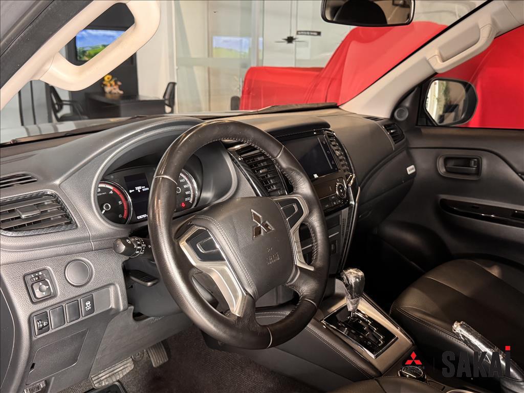 Mitsubishi-L200 TRITON-2.4 16V TURBO DIESEL SPORT OUTDOOR PLUS CD 4P 4X4 AUTOMÁTICO