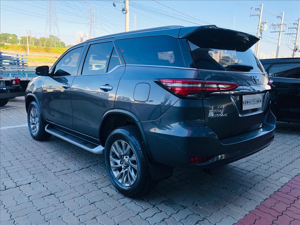 HILUX SW4 2.8 D-4D TURBO DIESEL SRX 4X4 AUTOMÁTICO5