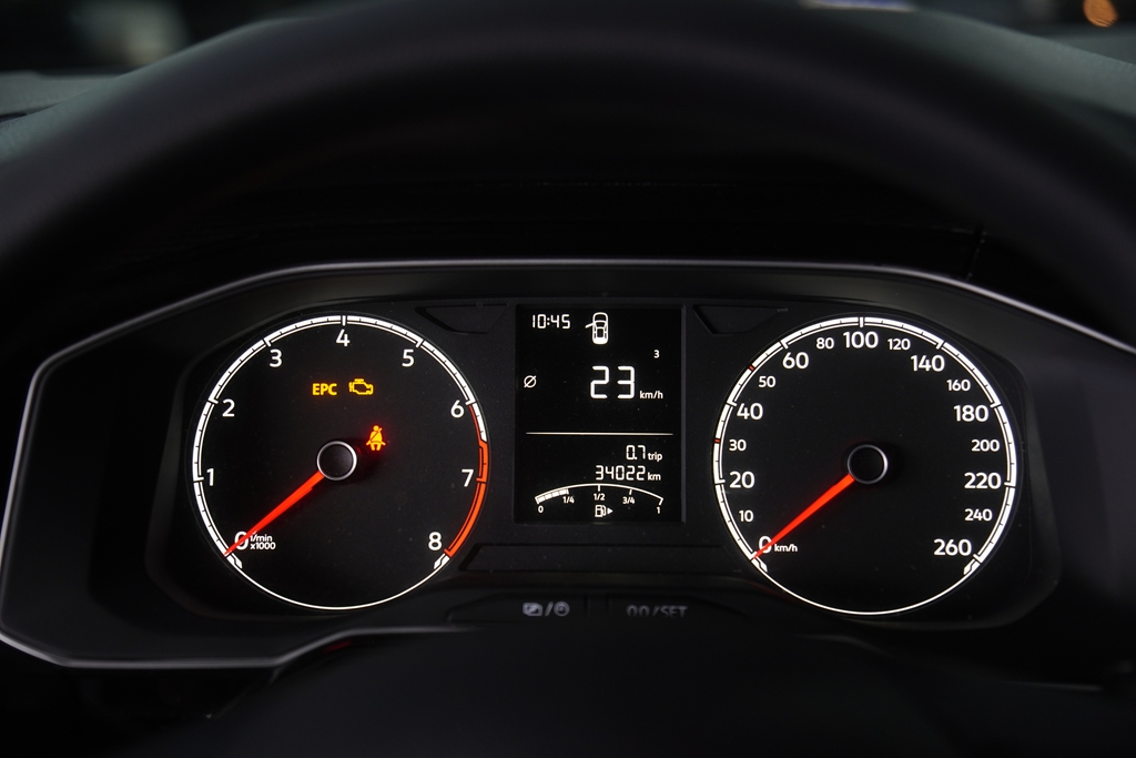 POLO 1.0 MPI TRACK MANUAL9