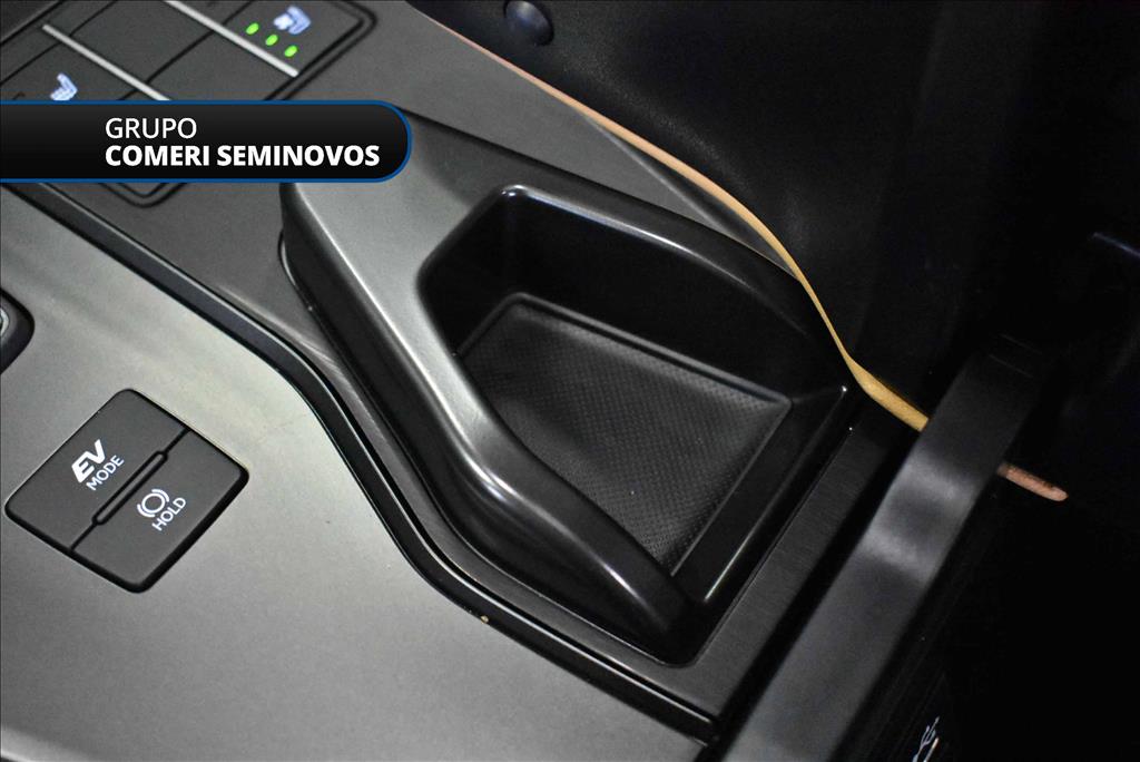 UX 300h 2.0 VVT-I HYBRID CVT17