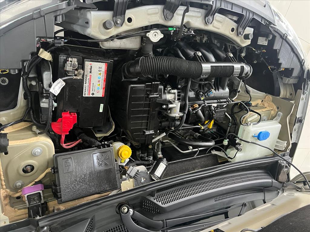 Renault-KWID-1.0 12V SCE FLEX OUTSIDER MANUAL