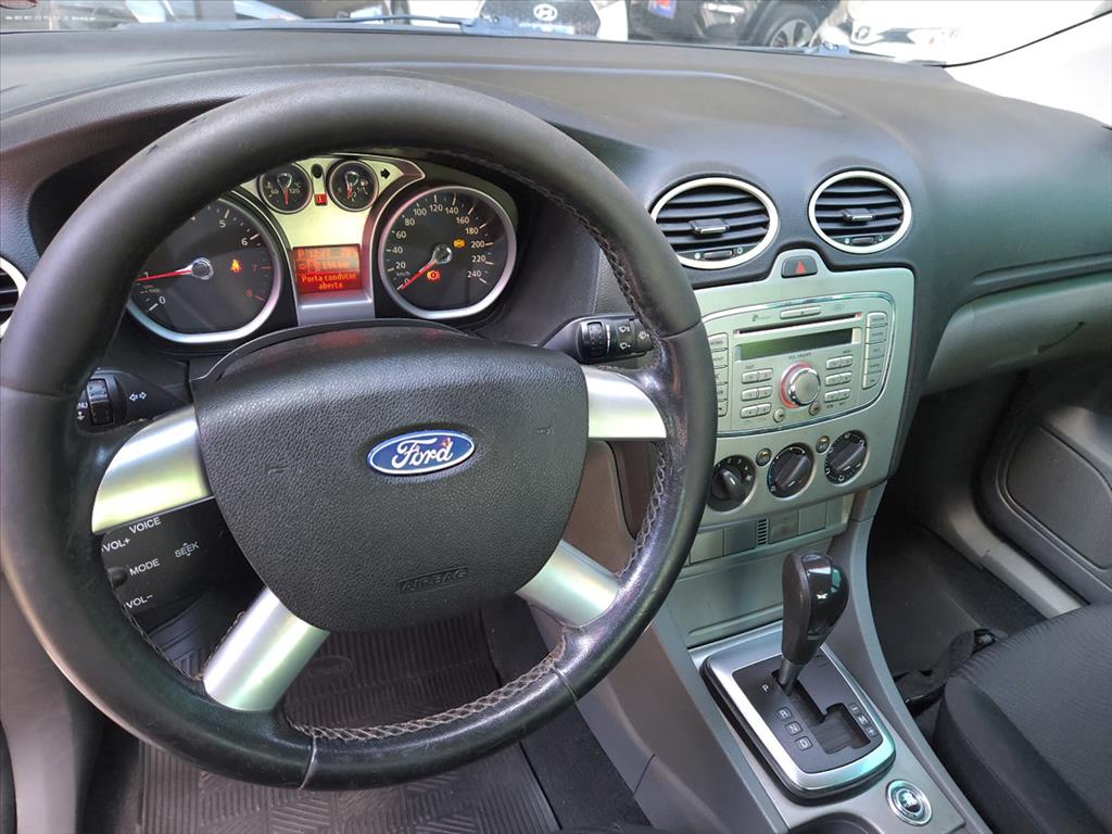 Ford Focus - 2.0 GLX SEDAN 16V FLEX 4P AUTOMÁTICO