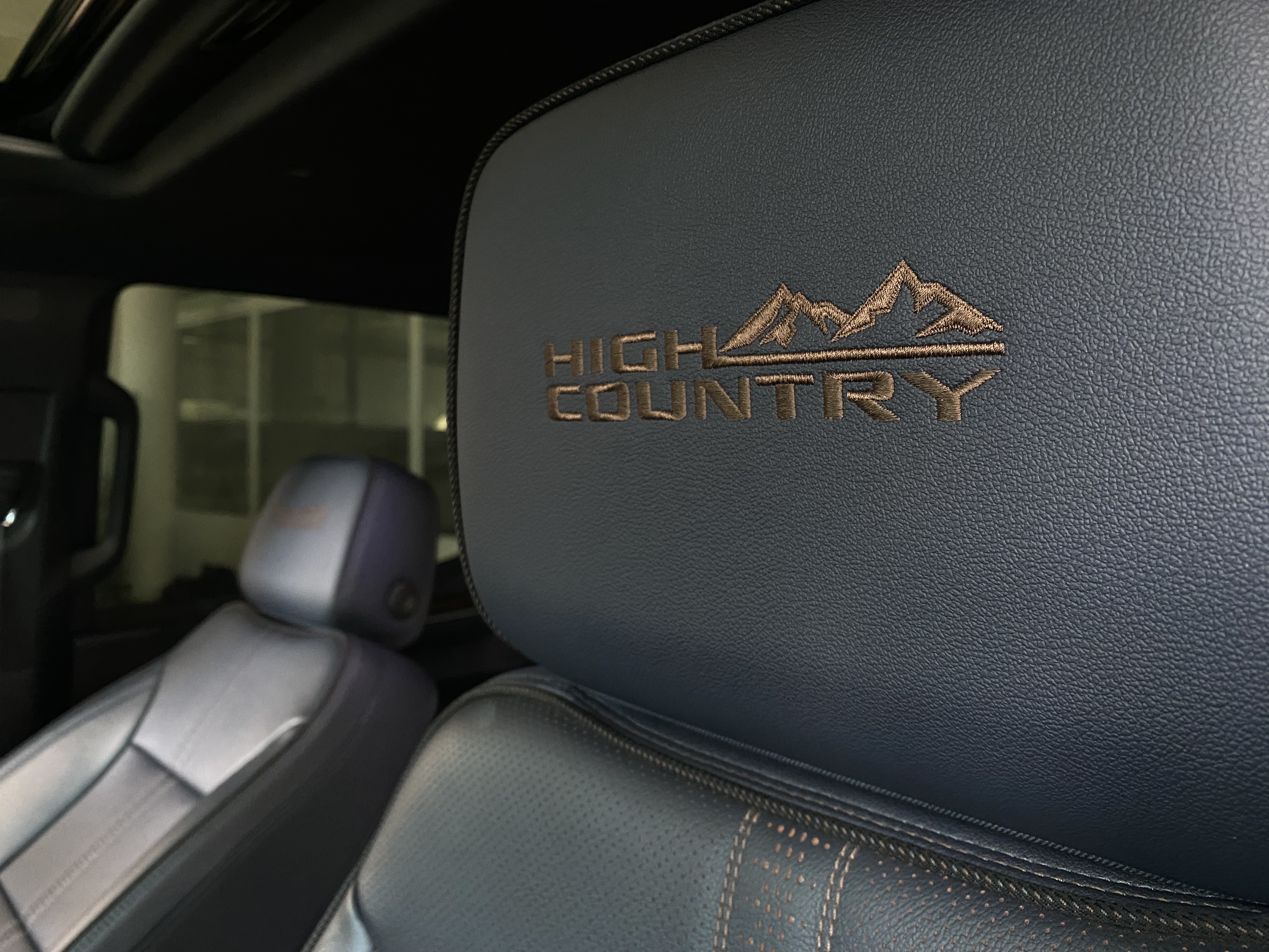 SILVERADO 5.3 V8 GASOLINA 1500 HIGH COUNTRY 4X4 AUTOMÁTICO9