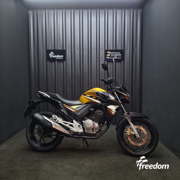 Moto HONDA do modelo CB TWISTER 2019/2020