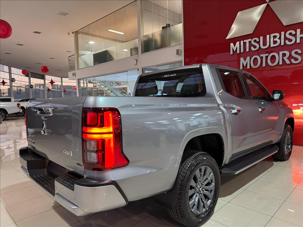 Mitsubishi-TRITON-2.4 BITURBO DIESEL CD HPE-S 4X4 AUTOMÁTICO