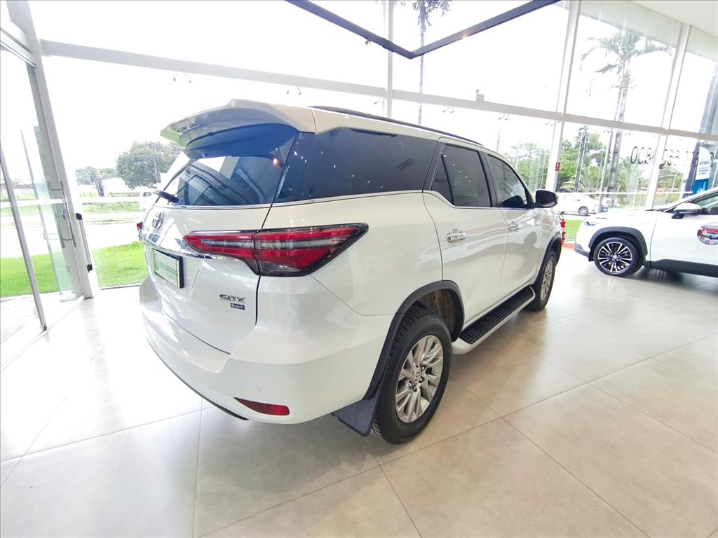 HILUX SW4 2.8 D-4D TURBO DIESEL SRX 7L 4X4 AUTOMÁTICO7