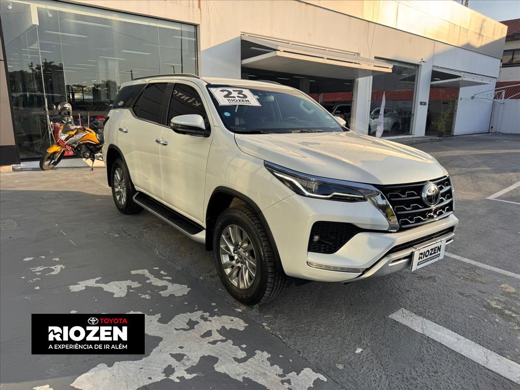 Toyota HILUX SW4 2023