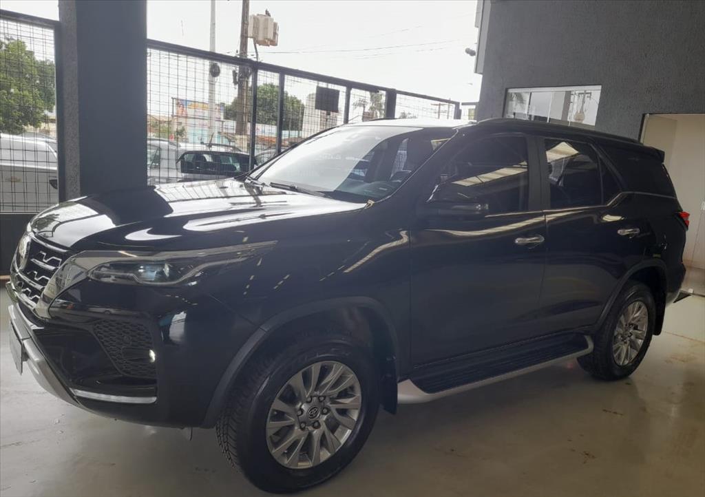 HILUX SW4 2.8 D-4D TURBO DIESEL SRX 7L 4X4 AUTOMÁTICO