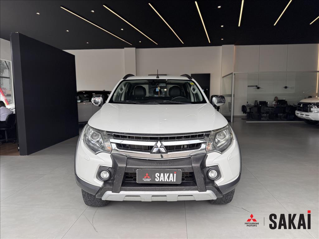 Mitsubishi-L200 TRITON-2.4 16V TURBO DIESEL OUTDOOR HPE-S CD 4X4 AUTOMÁTICO